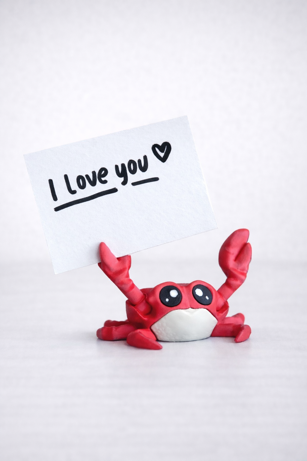 2 Cute Magnetic Crab Figurine with Rotating Claws – Fun Desk & Fridge Decoration.  2PCS