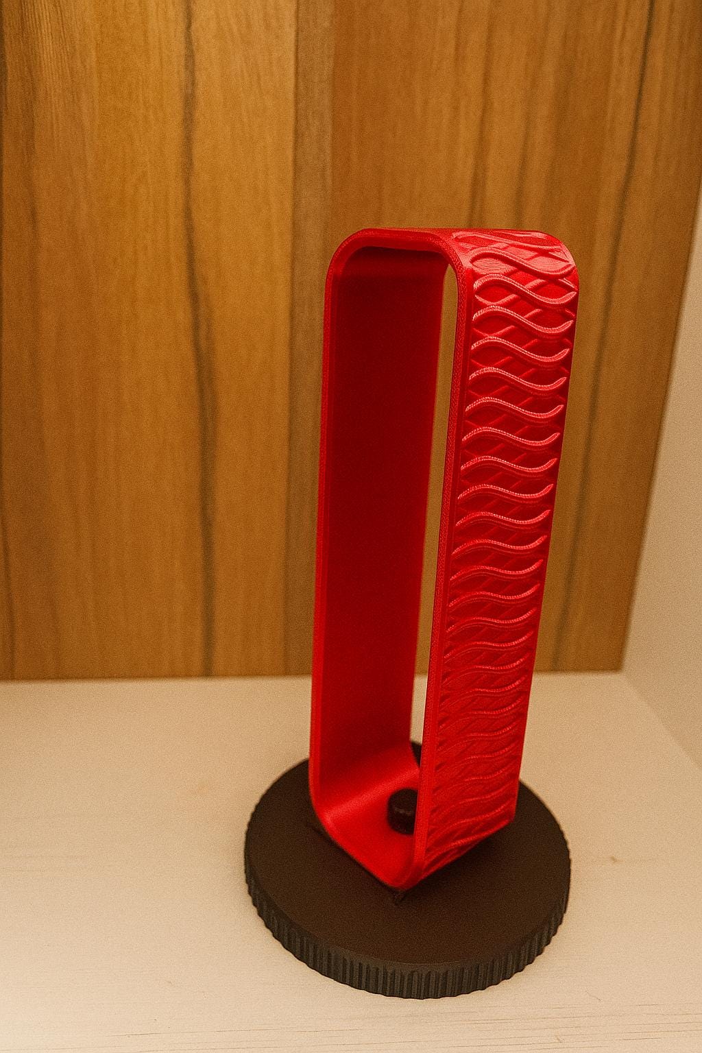 3D Printed Headphone Stand – Red & Black Modern Design – Durable and Stylish Desk Accessory